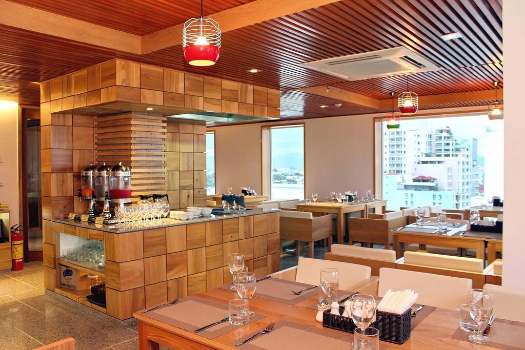 Holiday Hotel Nha Trang Exterior foto