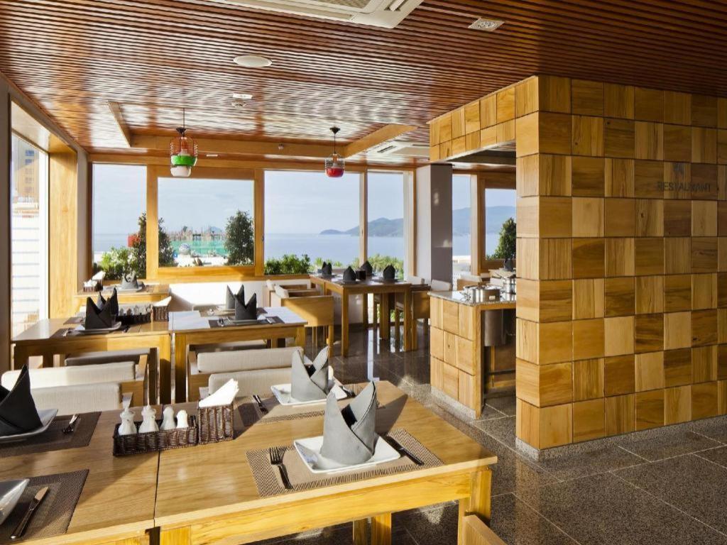 Holiday Hotel Nha Trang Exterior foto