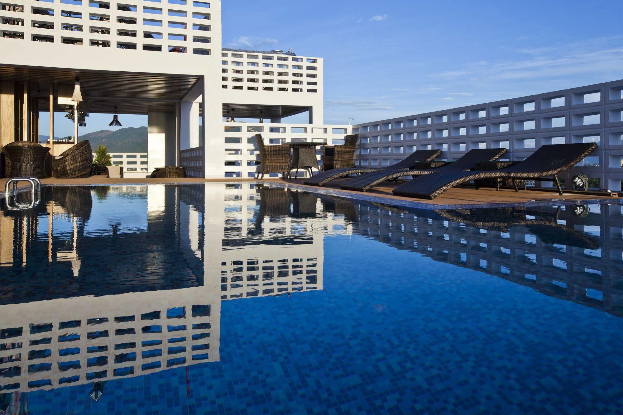 Holiday Hotel Nha Trang Exterior foto
